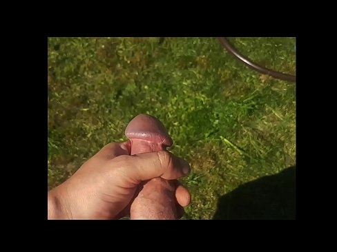 ❤️ Keçika germ di bexçeyek havînê de pisîka xwe ya pembe diqelişe û bi şuştinê dixe. ❤ Vîdyoya anal li me ️❤